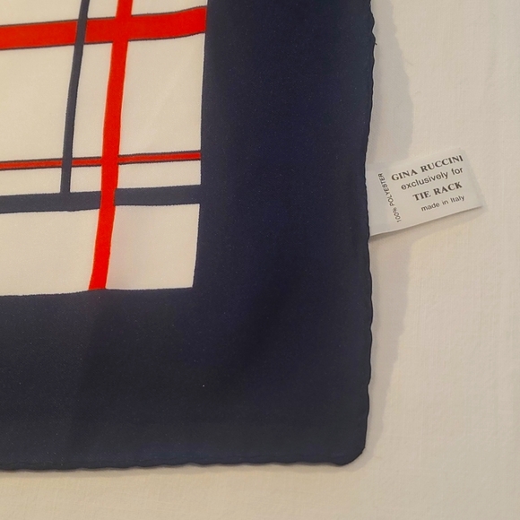 Vintage Gina Ruccini polyester scarf - Picture 2 of 5